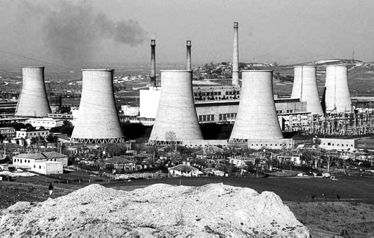 الصورة : 1954 افتتاح أول مفاعل نووي لإنتاج الطاقة الكهربائية بالقرب من موسكو.