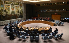 الصورة: الصورة: مجلس الأمن يصوت على قرار يدين هجمات الحوثي على السفن التجارية