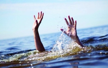 الصورة: الصورة: متخصصون: توعية البالغين بأعراض «الغرق الجاف» تقي من مخاطره