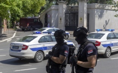 الصورة: الصورة: هجوم على سفارة إسرائيل ببلغراد ومقتل المنفذ