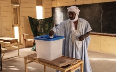 الصورة: الصورة: الموريتانيون يصوّتون لاختيار رئيس.. والغزواني الأوفر حظاً