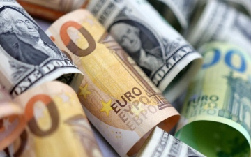 الصورة: الصورة: اليورو يصعد بعد الجولة الأولى من الانتخابات الفرنسية.. والين يتخبط