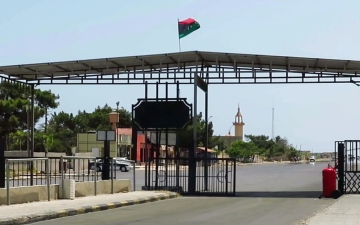 الصورة: الصورة: إعادة فتح معبر رأس جدير الحدودي بين تونس وليبيا