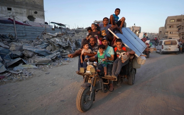 الصورة: الصورة: أهالي الشجاعية في غزة.. نزوح الشتاء والصيف
