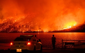 الصورة: الصورة: إجلاء آلاف الأشخاص شمال كاليفورنيا بسبب حرائق الغابات