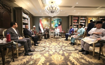 الصورة: الصورة: شيخ الأزهر ورئيس وزراء ماليزيا يفتتحان مجلس علماء وشباب الباحثين الماليزيين