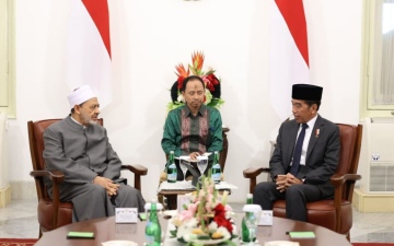 الصورة: الصورة: الرئيس الإندونيسي وشيخ الأزهر يناقشان مبادرة "حكماء المسلمين" "تحالف الأديان من أجل التنمية والسلام"