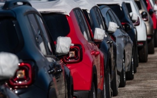 الصورة: الصورة: «ستيلانتيس» للسيارات تعتزم طرح 30 طرازاً هجيناً بأوروبا العام الجاري