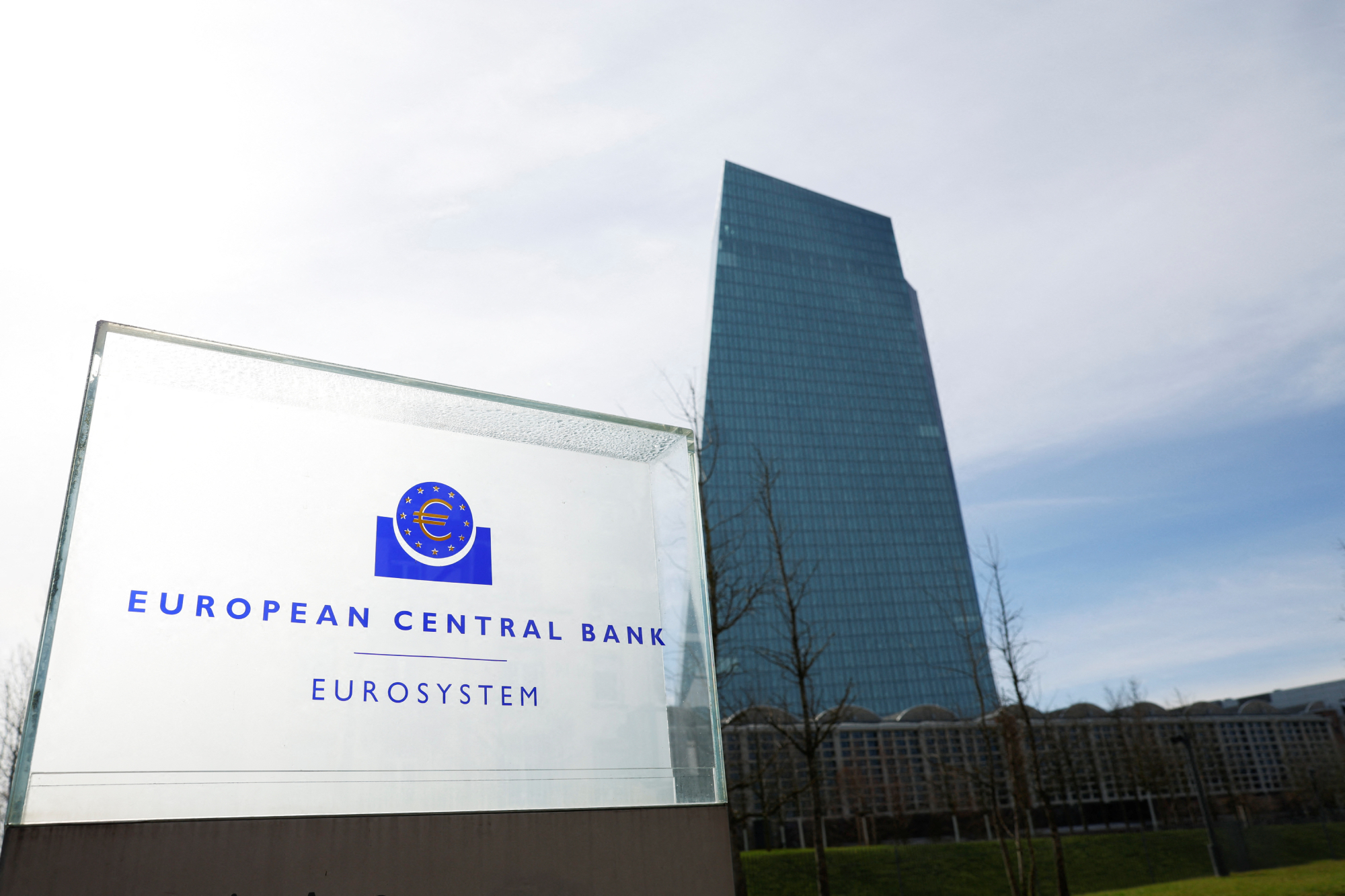 توقعات بـ «تثبيت» الفائدة الأوروبية خلال اجتماع الأسبوع المقبل