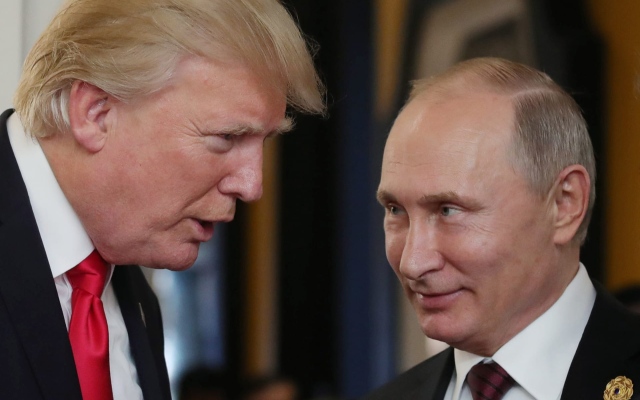 الصورة: الصورة: الكرملين: بوتين ليس لديه خطط للتواصل مع ترامب بعد محاولة اغتياله