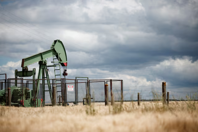 استقرار أسعار النفط مع تعويض تباطؤ الطلب نقص العرض