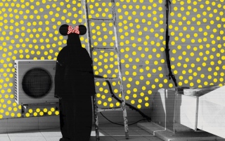 الصورة: الصورة: «عدسة وضوء» في دبي.. أعمال فنية توثّق التجارب الإنسانية
