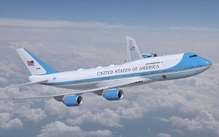 الصورة: الصورة: مسؤول: بوينج "تواجه تحديات" في صنع طائرتين "إير فورس وان" للرئاسة الأمريكية