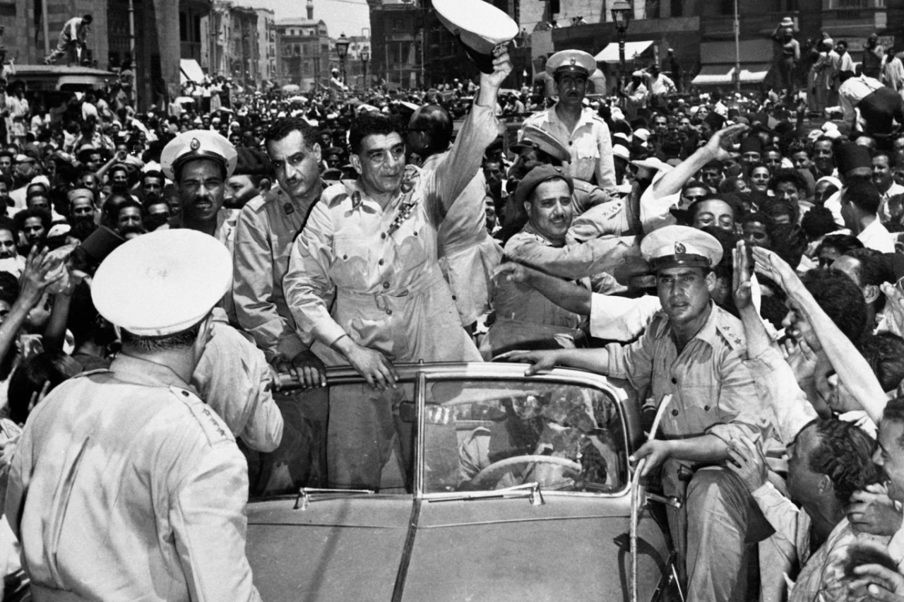 الصورة : 1952 حركة الضباط الأحرار في مصر تقود ثورة 23 يوليو التي أطاحت بالملكية.