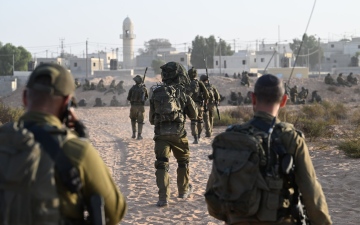 الصورة: الصورة: الجيش الإسرائيلي يستعيد جثث 5 رهائن كانوا محتجزين في غزة