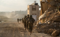 الصورة: الصورة: إسرائيل تواصل التوغل جنوبي غزة.. ودبابات تتحرك في رفح