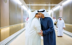 الصورة: الصورة: رئيس الدولة يودع ملك البحرين لدى مغادرته البلاد