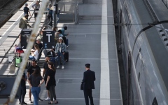الصورة: الصورة: تخريب "شبكة القطارات" في فرنسا يفاقم متاعب ماكرون السياسية