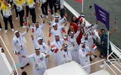 الصورة: الصورة: بعثتنا الوطنية ترفع علم الإمارات في حفل افتتاح أولمبياد باريس 2024