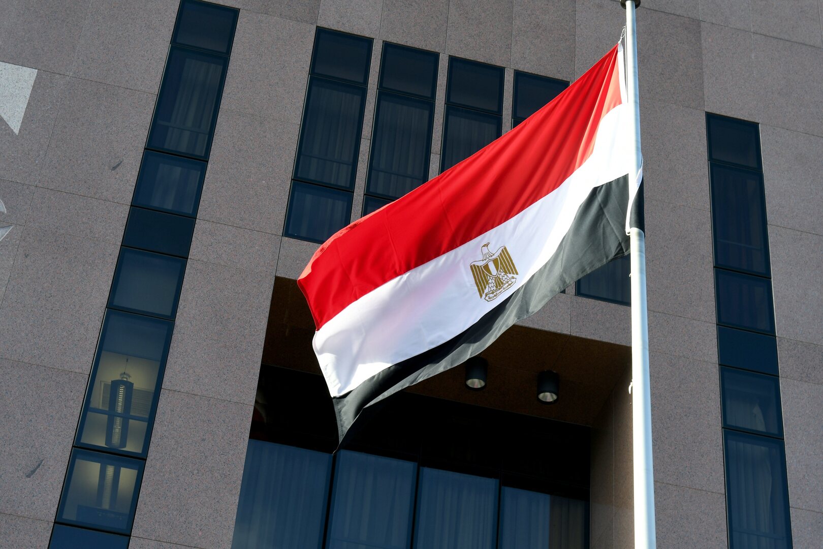 مصر تعلن تضامنها الكامل مع لبنان ورفضها لأية تهديدات تستهدف زعزعة استقراره