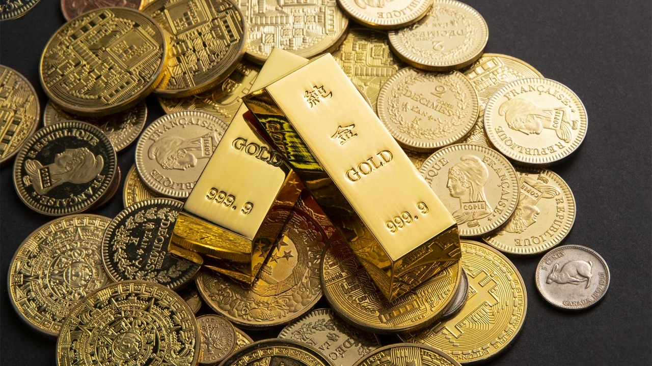 الذهب يلامس 2450 دولاراً بتلميحات خفض الفائدة في سبتمبر