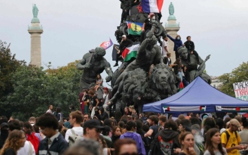 الصورة: الصورة: تظاهرات تعم فرنسا تتهم ماكرون بسرقة الانتخابات