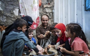 الصورة: الصورة: اليمن.. قمع الحوثيين يطال موظفي الإغاثة!