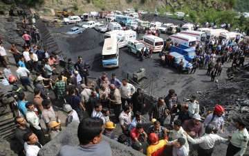 الصورة: الصورة: مصرع 30 شخصاً على الأقل بانفجار منجم فحم في إيران