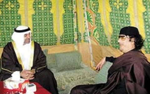الصورة: الصورة: القذافي يستقبل محمد بن زايد ويؤكد عمق العلاقات